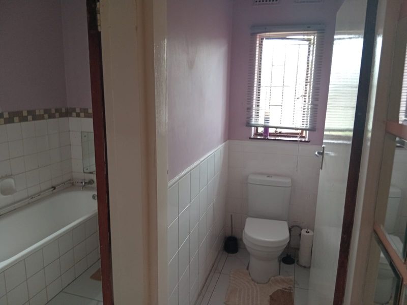 Well-Maintained 3-Bedroom Family Home with Excellent Extras - Photo 5