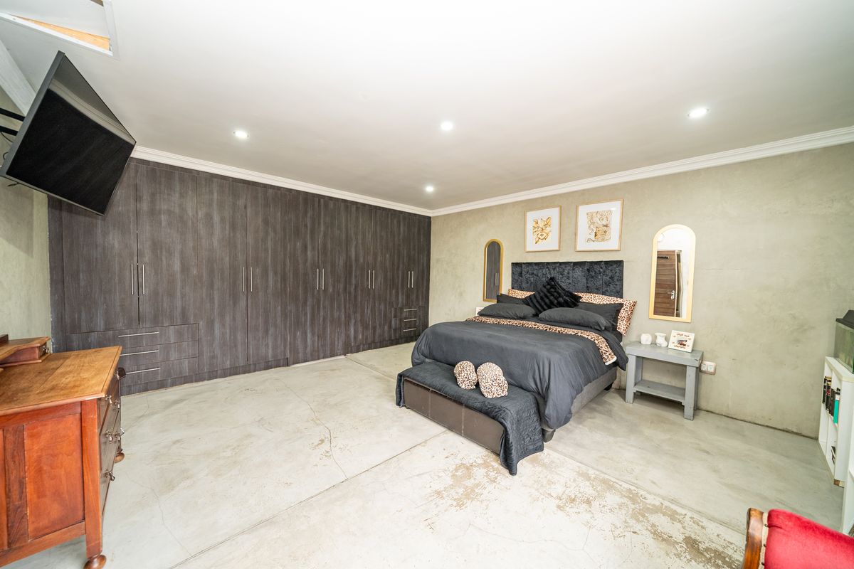 Entertainers family home (1489m2) available in Kenleaf,Brakpan - Photo 3