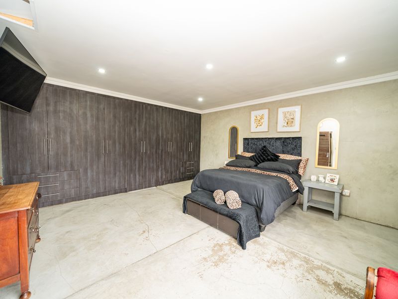 Entertainers family home (1489m2) available in Kenleaf,Brakpan - Photo 3