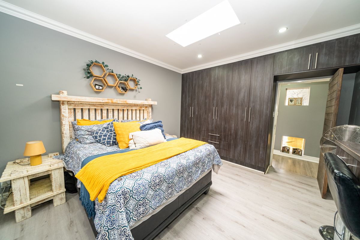 Entertainers family home (1489m2) available in Kenleaf,Brakpan - Photo 4