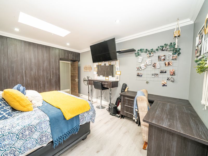 Entertainers family home (1489m2) available in Kenleaf,Brakpan - Photo 7