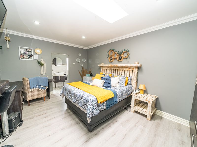 Entertainers family home (1489m2) available in Kenleaf,Brakpan - Photo 6