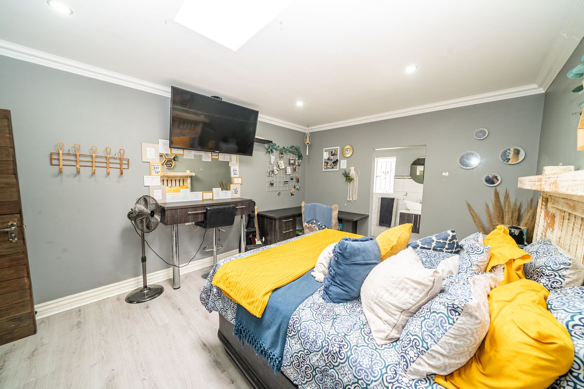 Entertainers family home (1489m2) available in Kenleaf,Brakpan - Photo 5