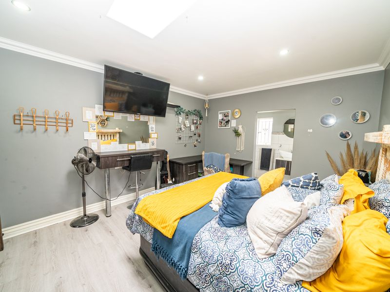 Entertainers family home (1489m2) available in Kenleaf,Brakpan - Photo 5