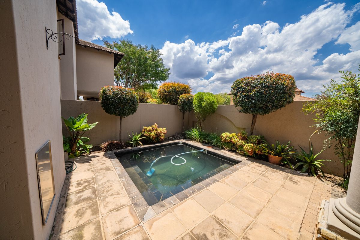 Stunning 4 bedroom, 3 bathroom, pool home in Atlantis City, Sonneveld - Photo 3