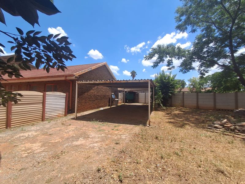 LOCATION!!LOCATION!! LOCATION!!! - 14 Bedrooms Student Housing opposite VUT. - Photo 5