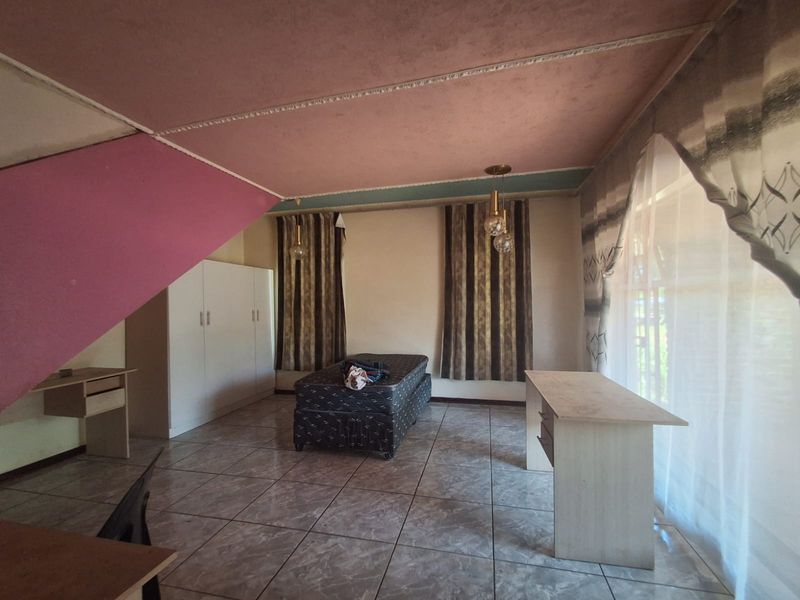 LOCATION!!LOCATION!! LOCATION!!! - 14 Bedrooms Student Housing opposite VUT. - Photo 7