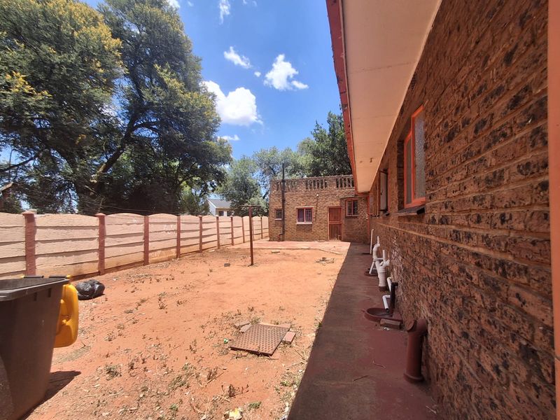 LOCATION!!LOCATION!! LOCATION!!! - 14 Bedrooms Student Housing opposite VUT. - Photo 6