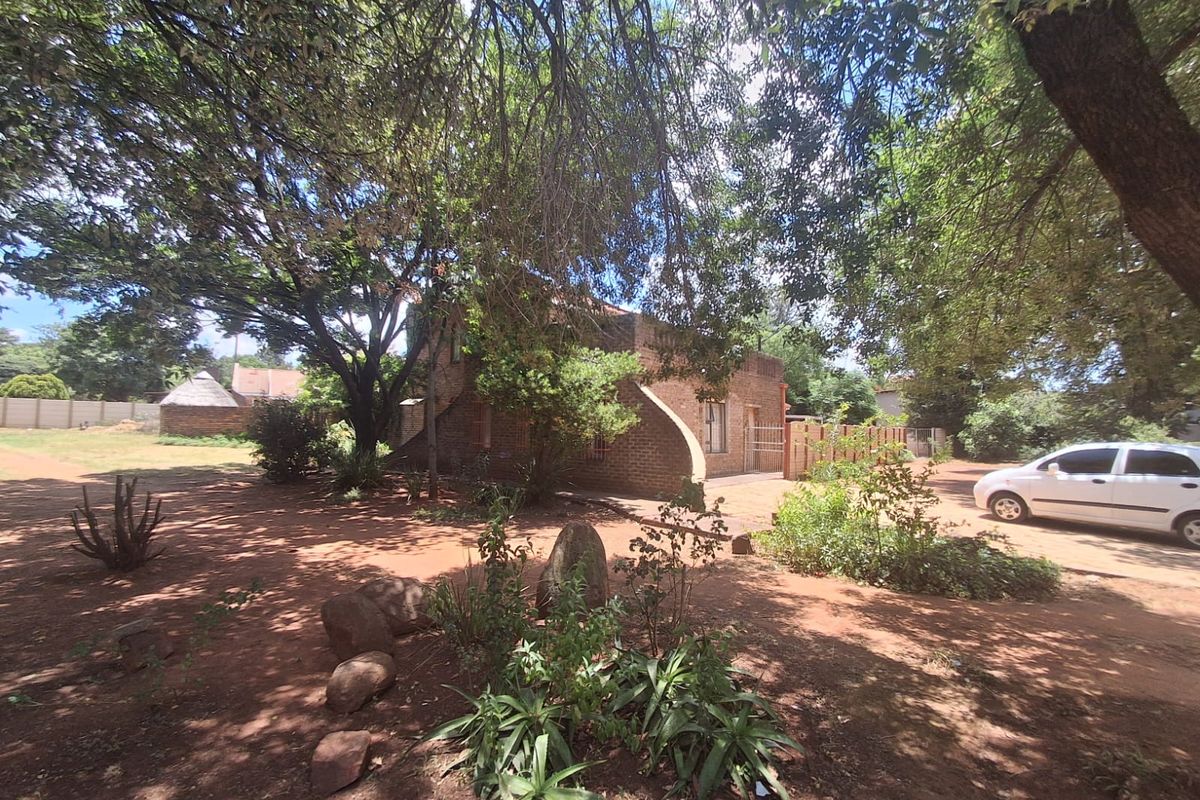 LOCATION!!LOCATION!! LOCATION!!! - 14 Bedrooms Student Housing opposite VUT. - Photo 4