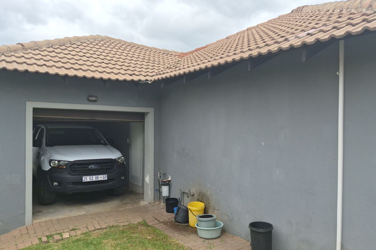 Great start family home in Hoeveldpark. - Photo 2