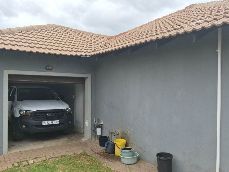 Great start family home in Hoeveldpark. - Photo 2