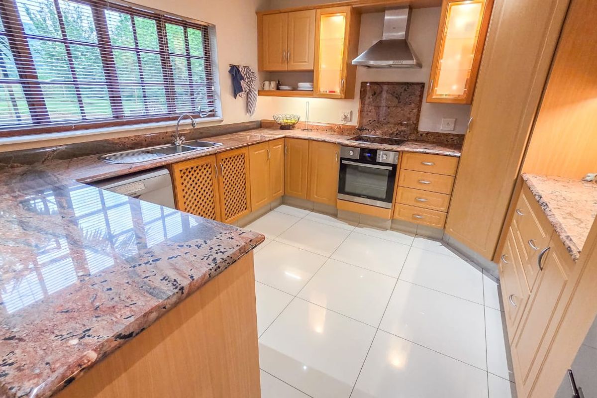 Modern Townhouse for Sale in Waltdorf Estate, Montrose - Photo 5