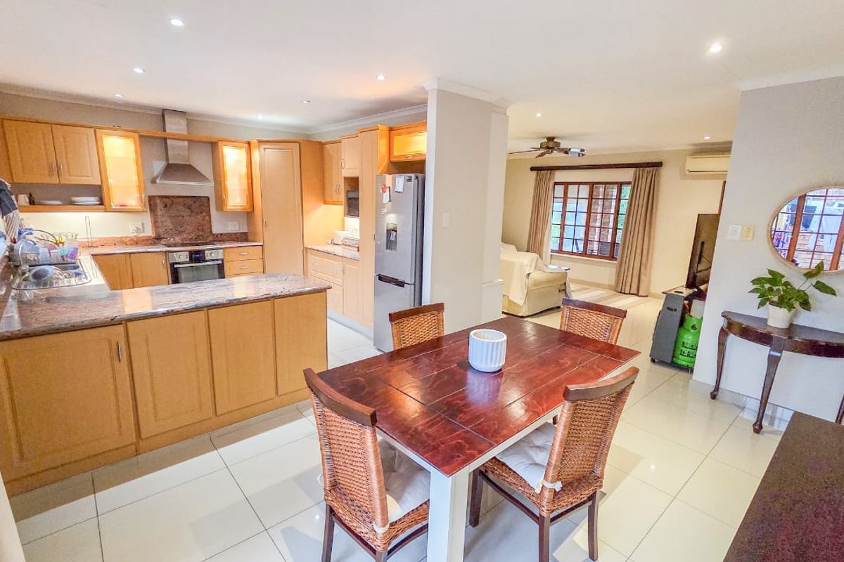 Modern Townhouse for Sale in Waltdorf Estate, Montrose - Photo 2