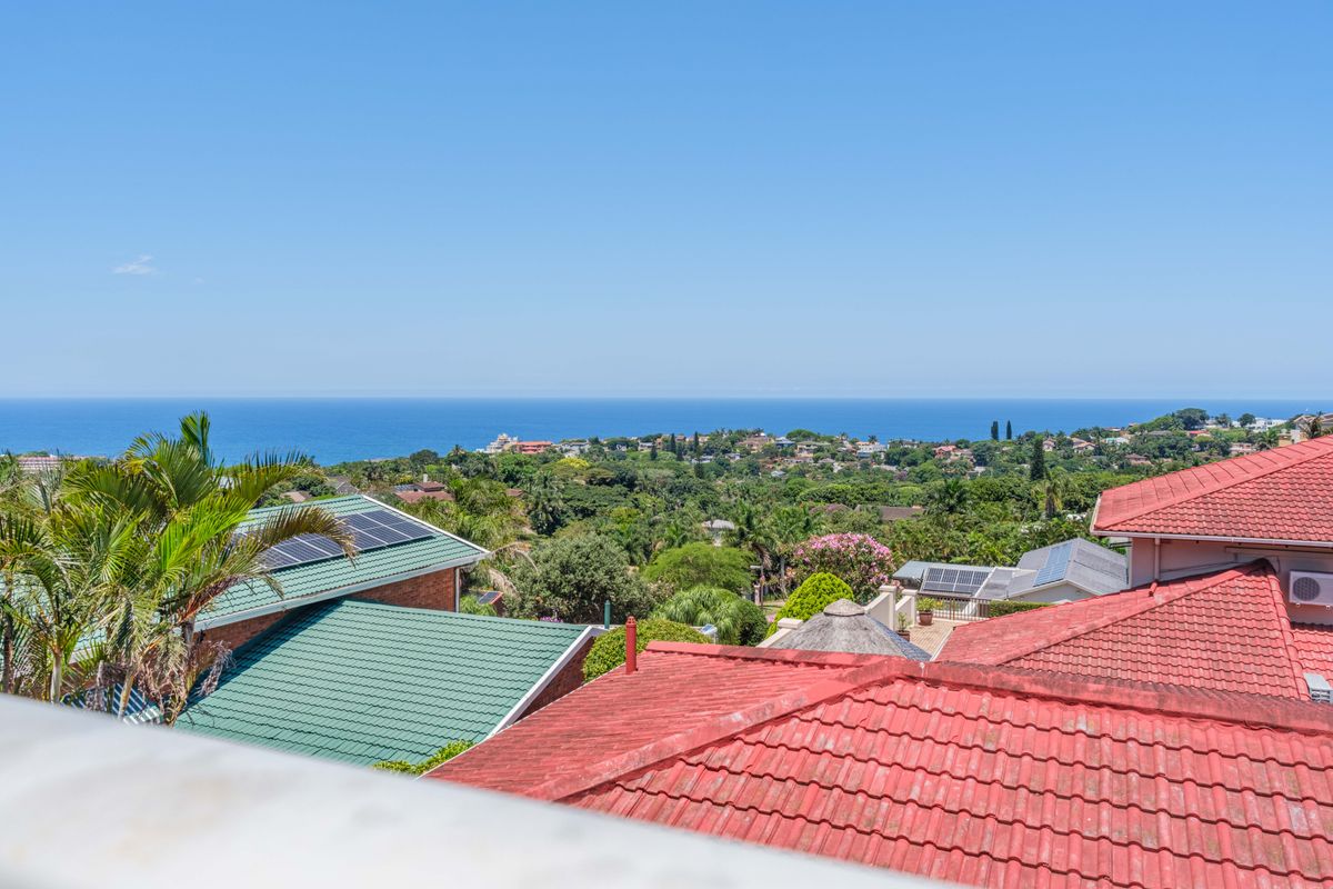 Endless Ocean Views & Exceptional Potential – A Rare One-Level Fixer-Upper - Photo 3