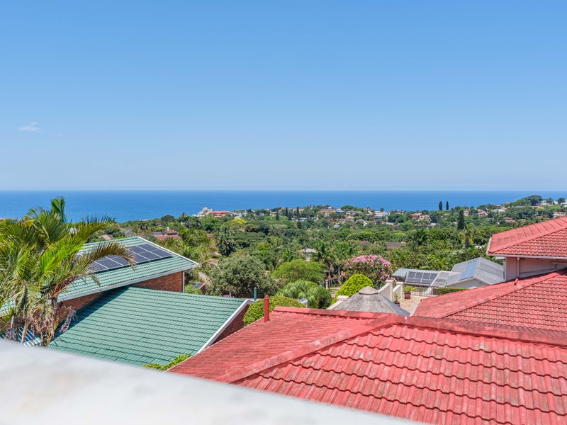 Endless Ocean Views & Exceptional Potential – A Rare One-Level Fixer-Upper - Photo 3