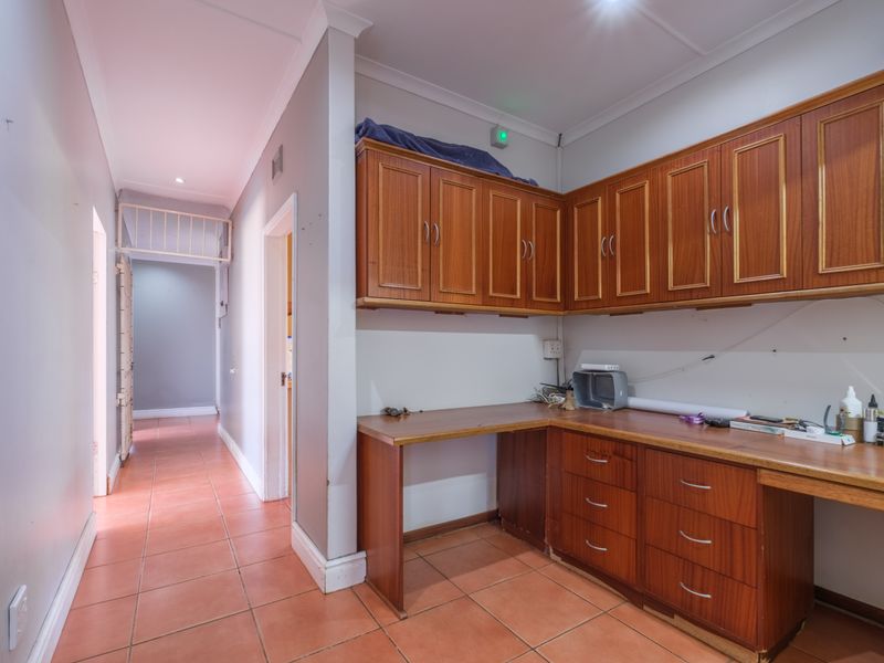 Endless Ocean Views & Exceptional Potential – A Rare One-Level Fixer-Upper - Photo 9