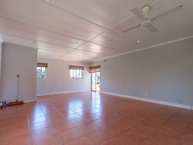 Endless Ocean Views & Exceptional Potential – A Rare One-Level Fixer-Upper - Photo 8