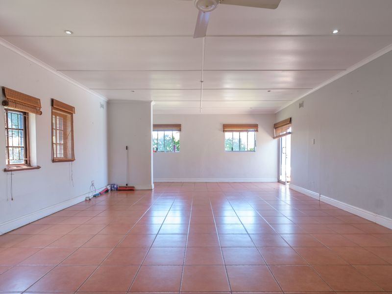 Endless Ocean Views & Exceptional Potential – A Rare One-Level Fixer-Upper - Photo 7