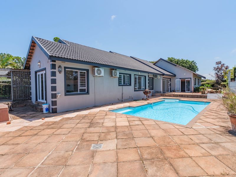 Endless Ocean Views & Exceptional Potential – A Rare One-Level Fixer-Upper - Photo 2