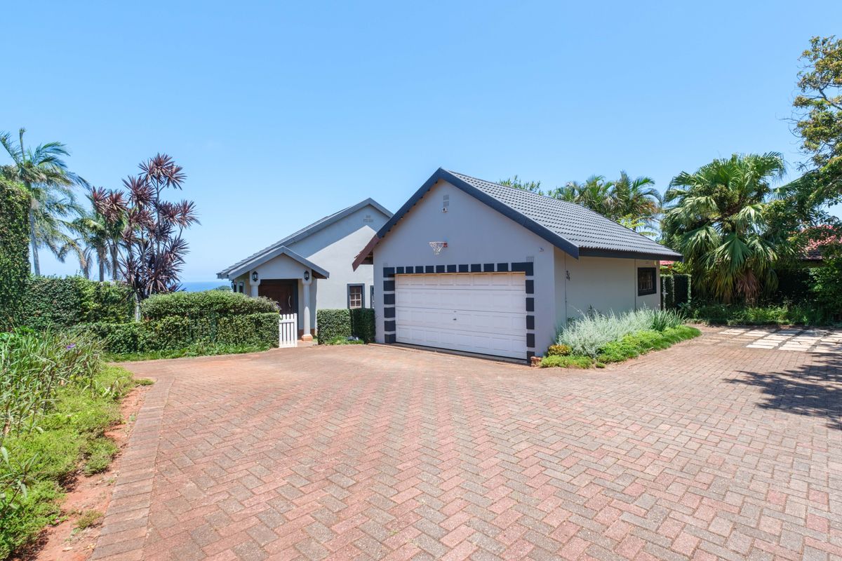 Endless Ocean Views & Exceptional Potential – A Rare One-Level Fixer-Upper - Photo 5