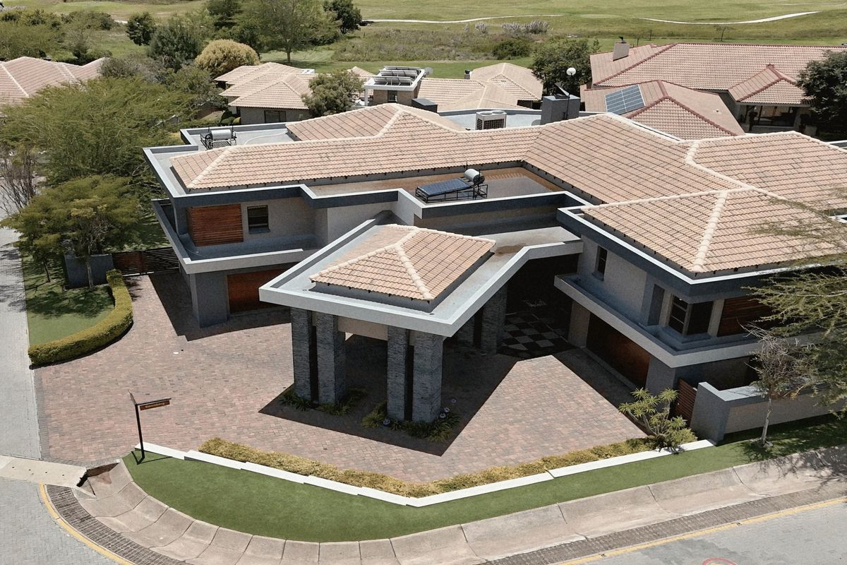 Discover your dream home, where elegance meets comfort in a perfect blend of style and functionality - Photo 2