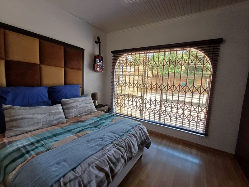 Elegant Gem In A Lovely Cull De Sac In SE 3. - Photo 9