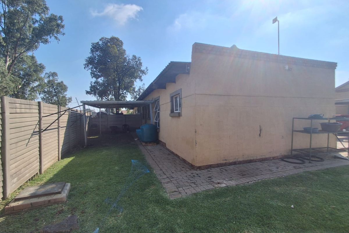 Well kept Complex in Riversdale Meyerton. 2 bedroom Townhouse available. - Photo 3
