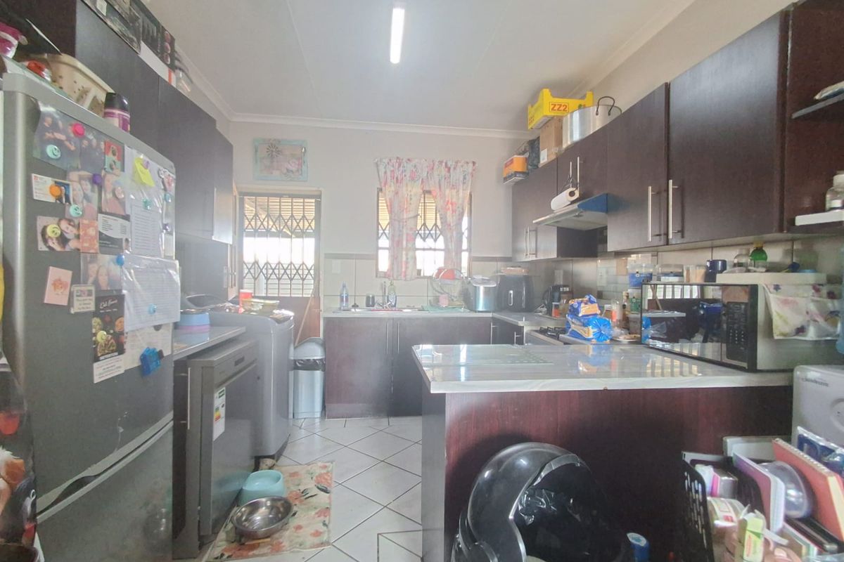 Well kept Complex in Riversdale Meyerton. 2 bedroom Townhouse available. - Photo 5