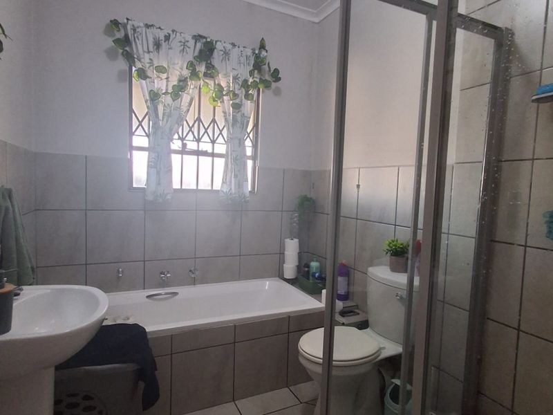 Well kept Complex in Riversdale Meyerton. 2 bedroom Townhouse available. - Photo 8