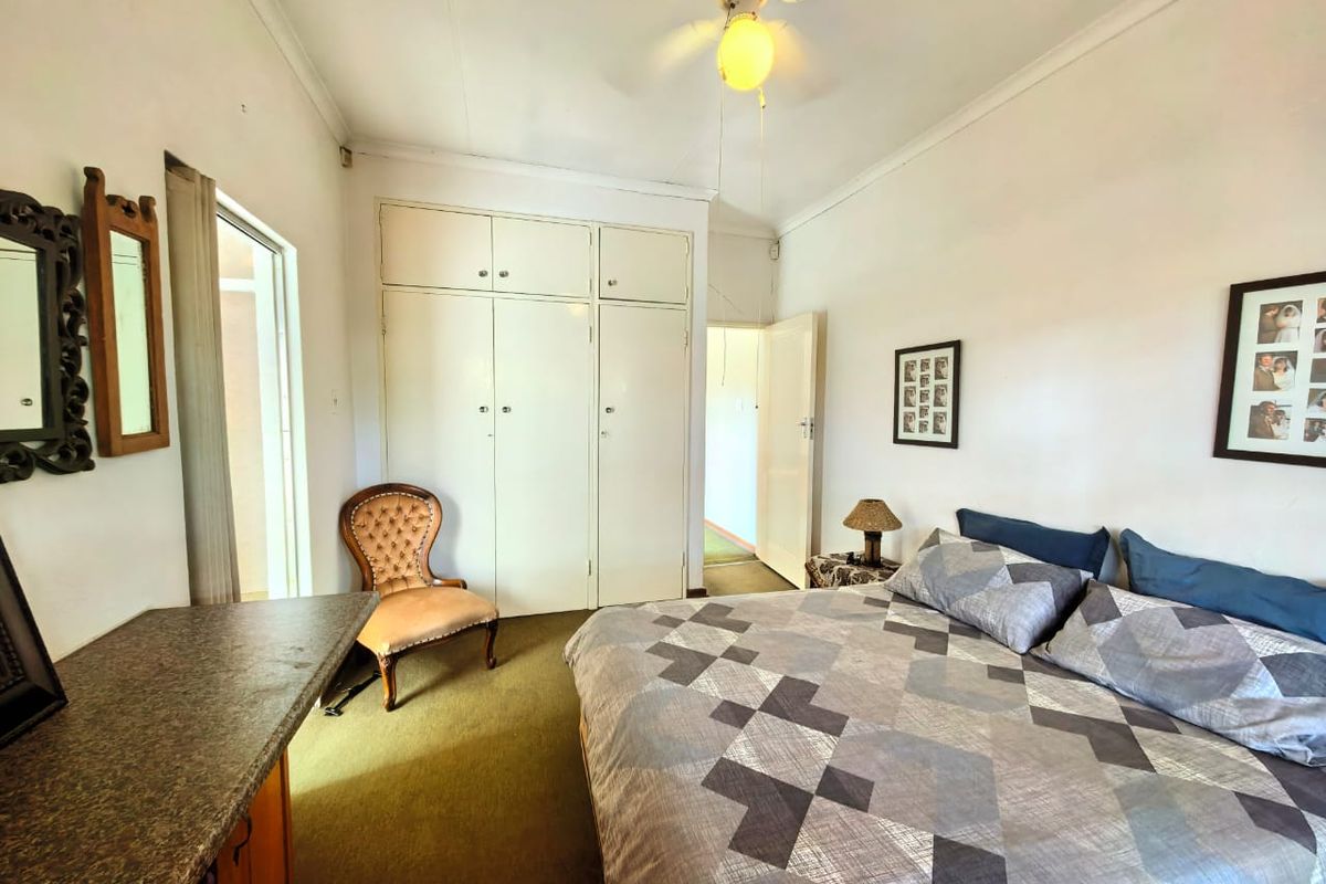 Luxurious Family Home in Sasolburg prime area with a Borehole and Solar system. - Photo 4