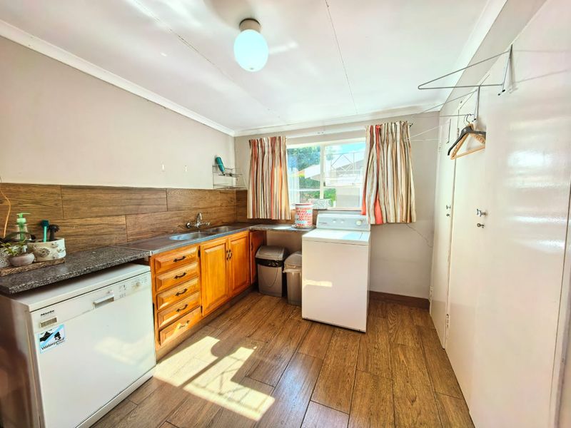 Luxurious Family Home in Sasolburg prime area with a Borehole and Solar system. - Photo 10