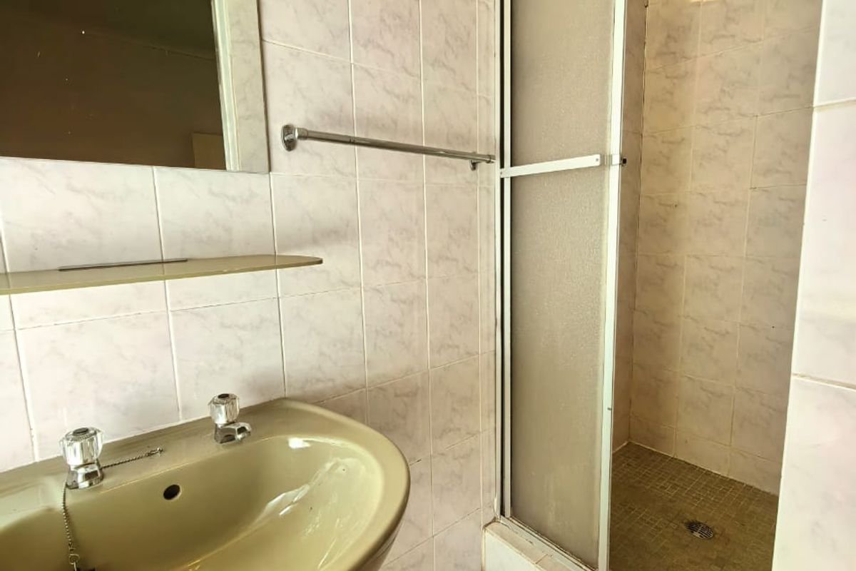 Luxurious Family Home in Sasolburg prime area with a Borehole and Solar system. - Photo 3