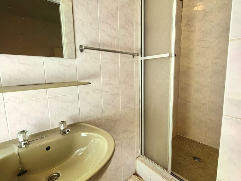 Luxurious Family Home in Sasolburg prime area with a Borehole and Solar system. - Photo 3