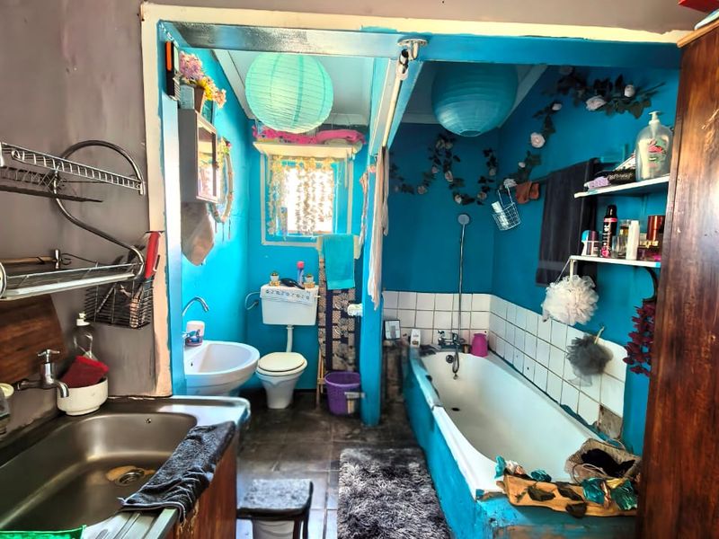 This property is ideal for an investment as it is walking distance to Sasolburg CBD and the college. - Photo 7