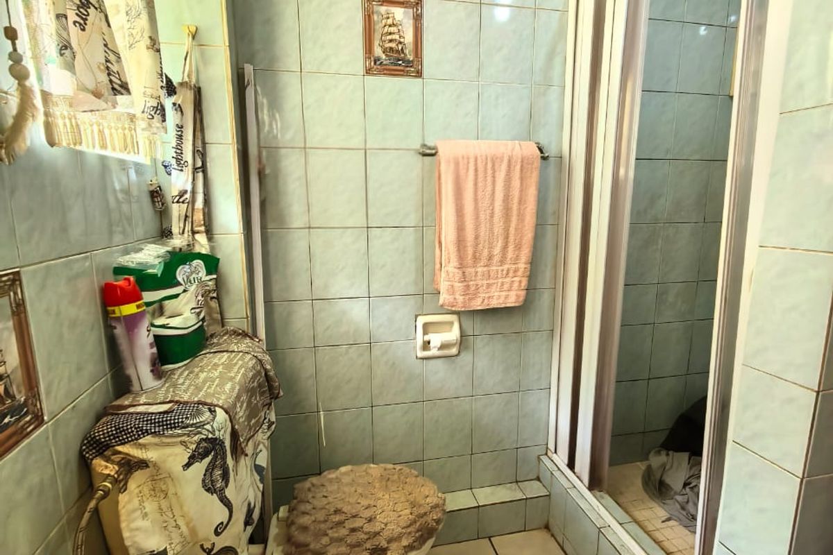 This property is ideal for an investment as it is walking distance to Sasolburg CBD and the college. - Photo 3