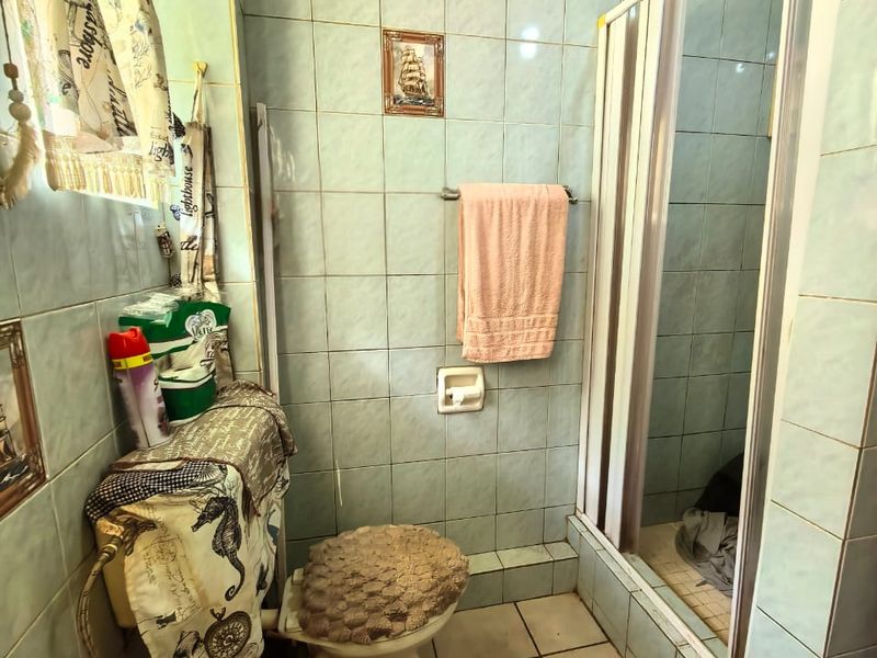 This property is ideal for an investment as it is walking distance to Sasolburg CBD and the college. - Photo 3