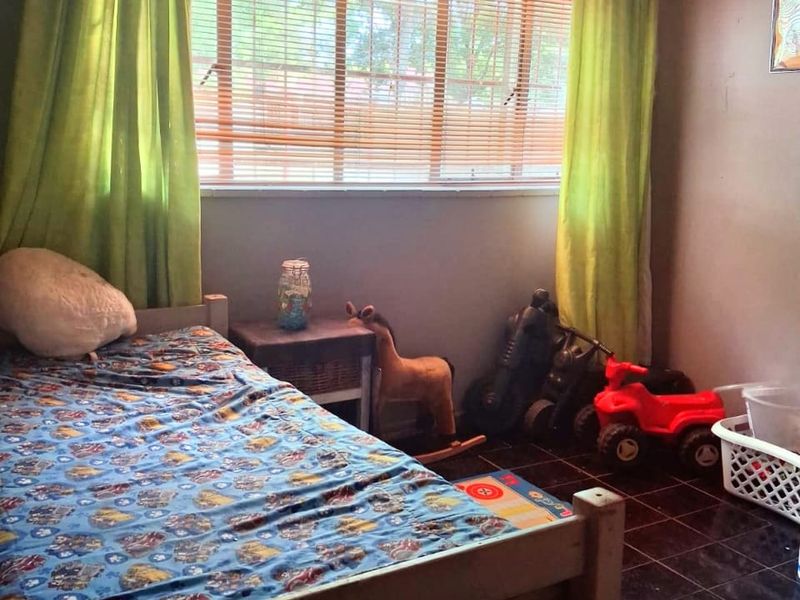 This property is ideal for an investment as it is walking distance to Sasolburg CBD and the college. - Photo 4