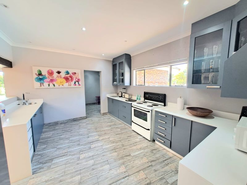 Move-In Ready Modern Home – No Renovations Needed. - Photo 5