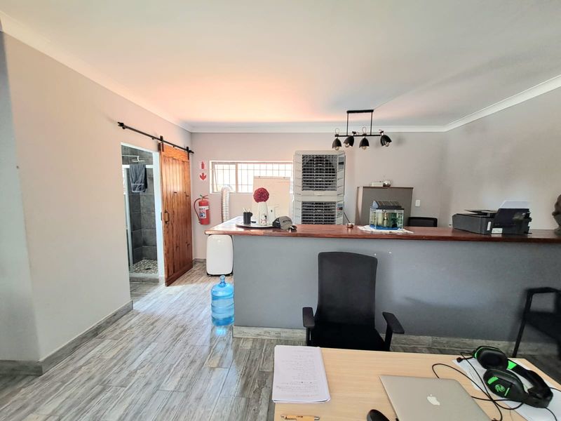 Move-In Ready Modern Home – No Renovations Needed. - Photo 10