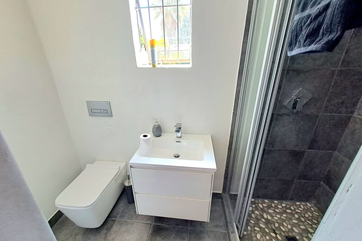 Move-In Ready Modern Home – No Renovations Needed. - Photo 4