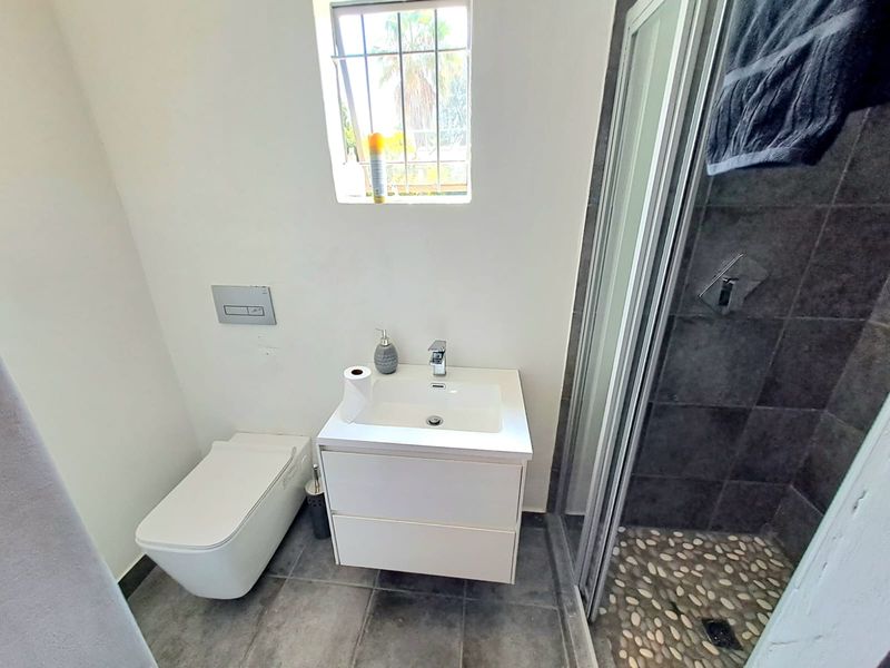 Move-In Ready Modern Home – No Renovations Needed. - Photo 4