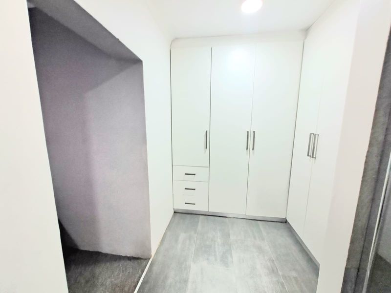 Move-In Ready Modern Home – No Renovations Needed. - Photo 6