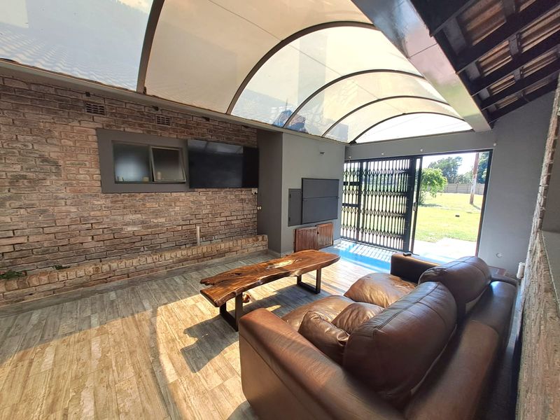 Move-In Ready Modern Home – No Renovations Needed. - Photo 3