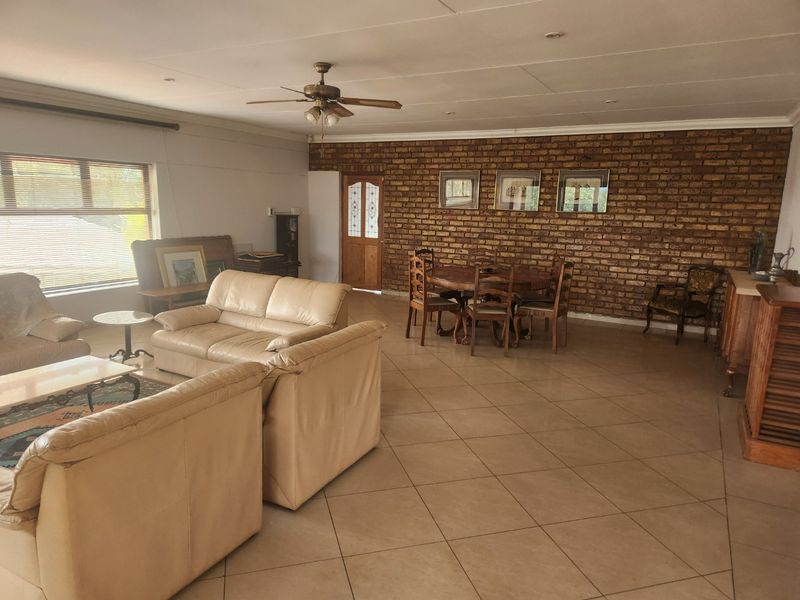 Immaculate 5 Bedroom House Wonderboom - Photo 5