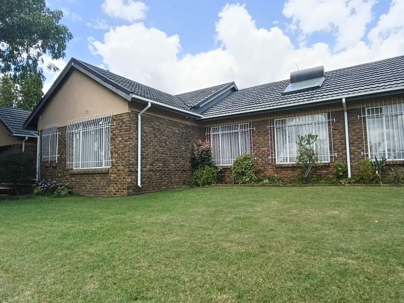 Beautiful and very big family home available! - Photo 2