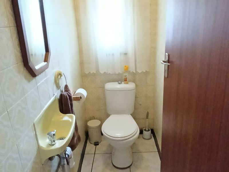 Beautiful and very big family home available! - Photo 10