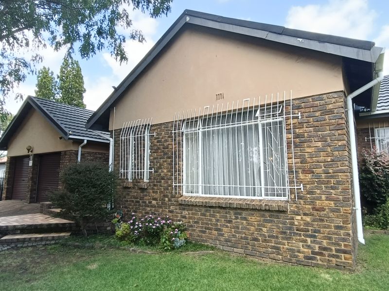 Beautiful and very big family home available! - Photo 3