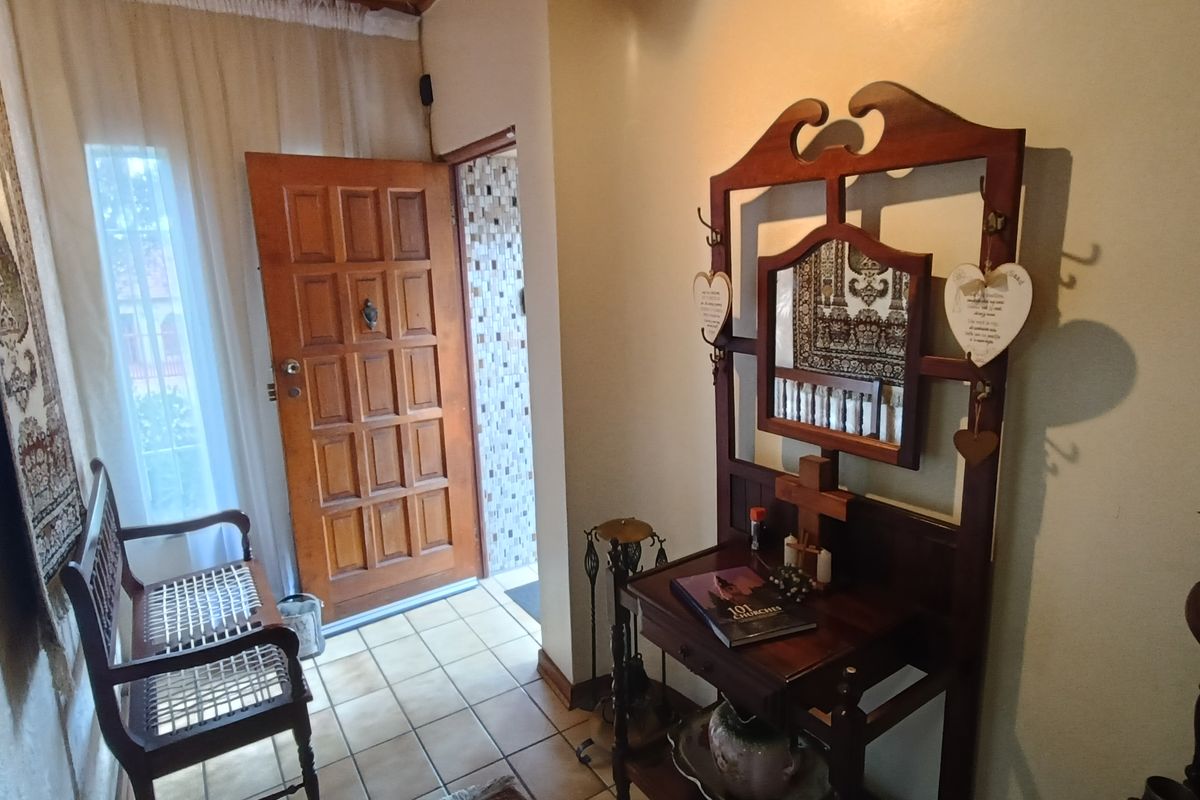 Beautiful and very big family home available! - Photo 4