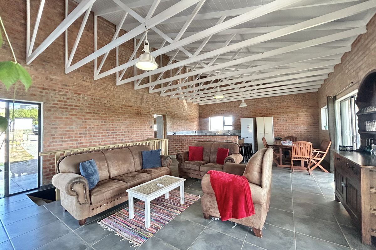 Stunning Double-Storey Home in Paradise Beach - Photo 4