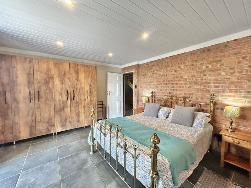 Stunning Double-Storey Home in Paradise Beach - Photo 7